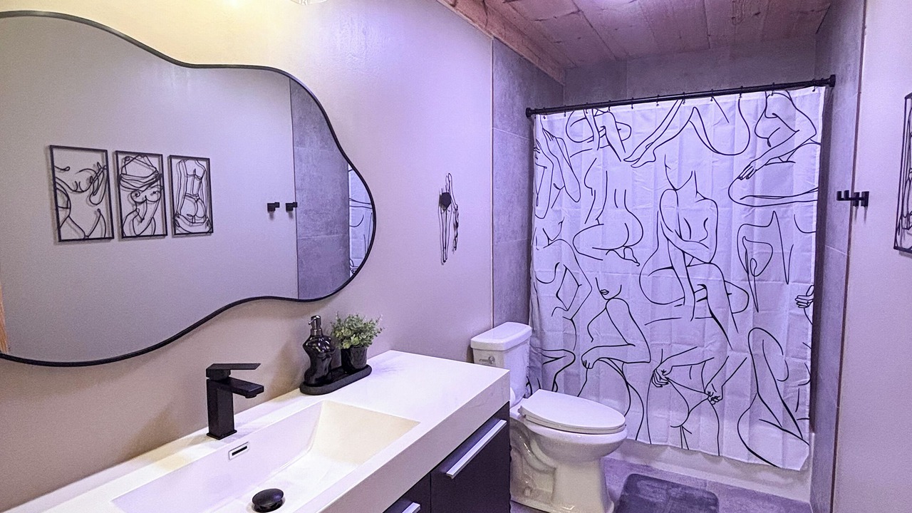 Photo of Bathroom in Cosby