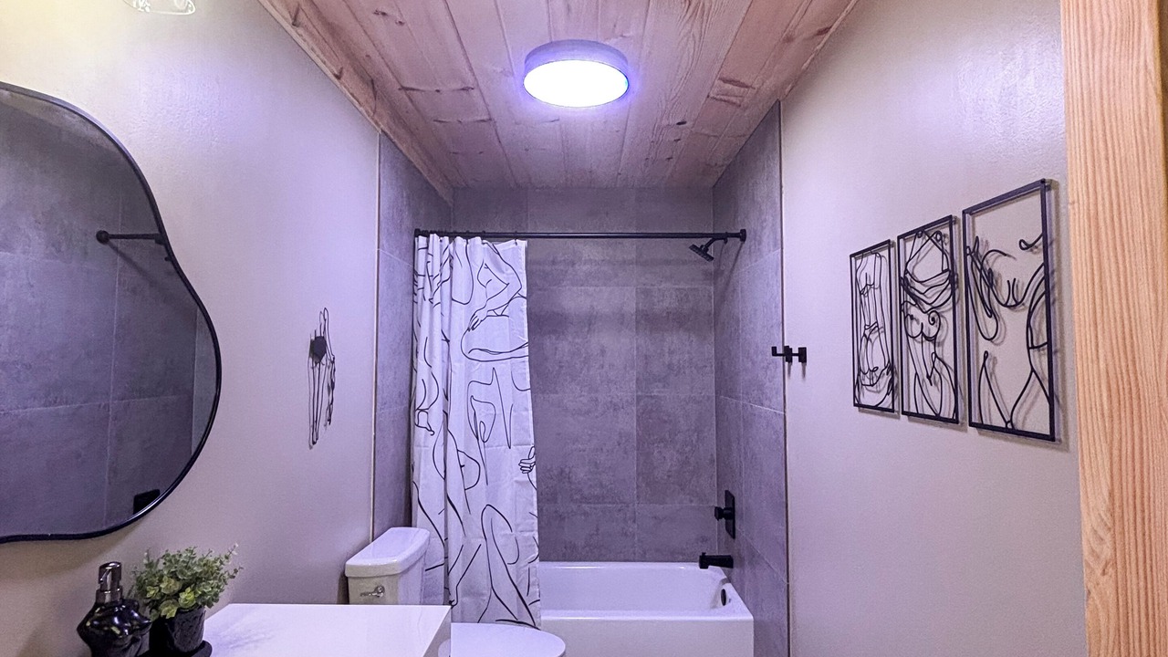 Photo of Bathroom in Cosby