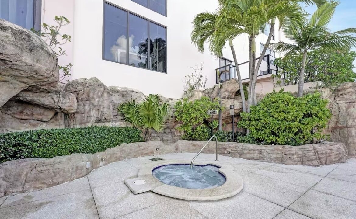 Photo of Outdoor in Mid Beach