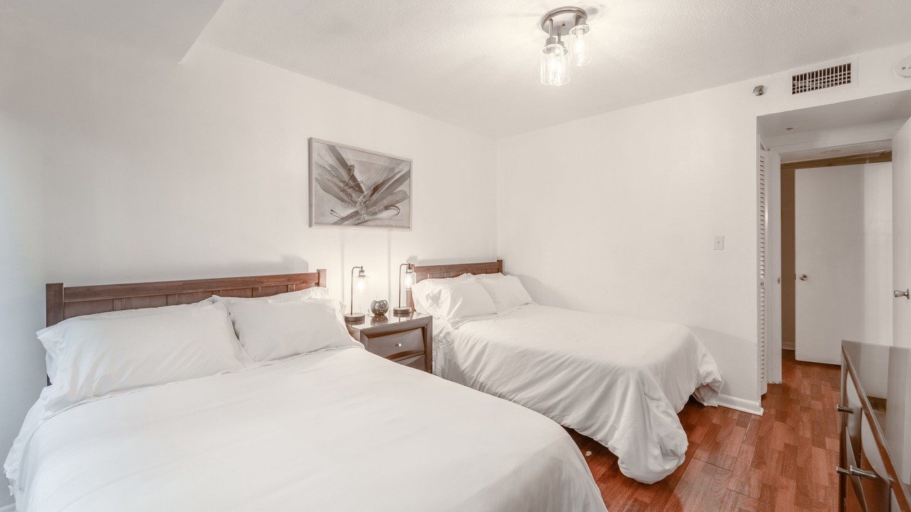 Photo of Bedroom in Mid Beach