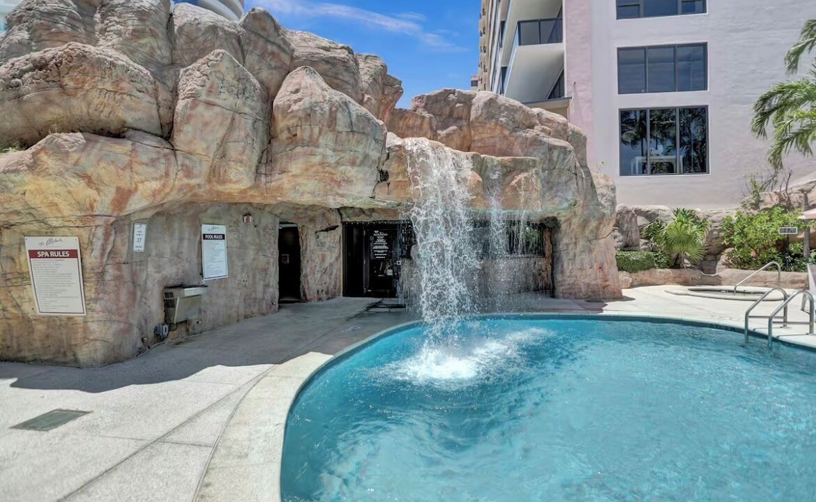 Photo of Outdoor in Mid Beach