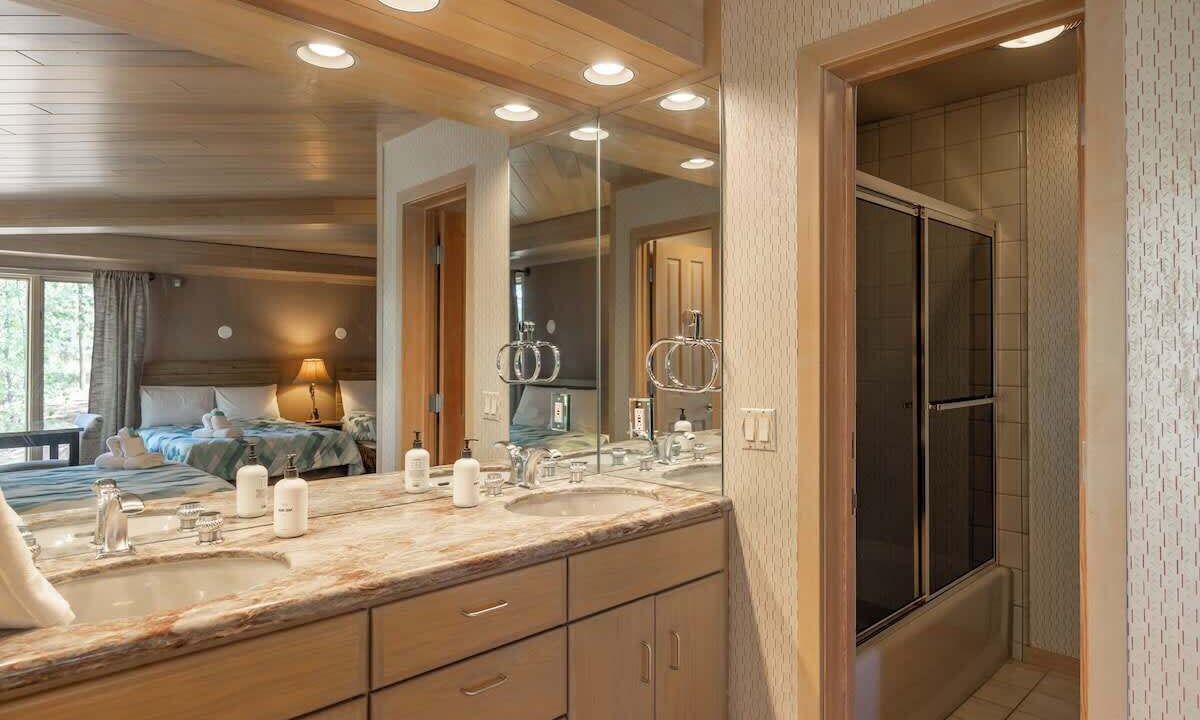 Photo of Bathroom in Evergreen Estates