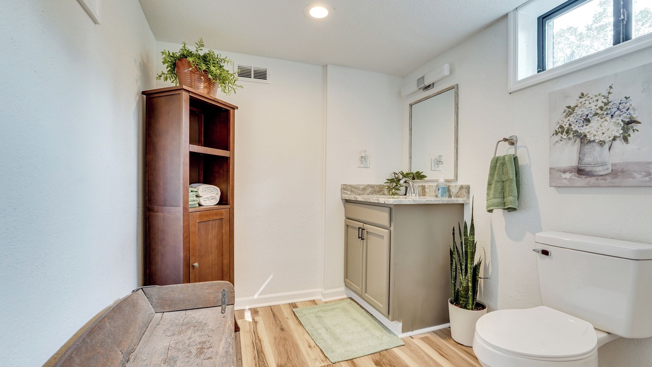 Photo of Bathroom in Wrens