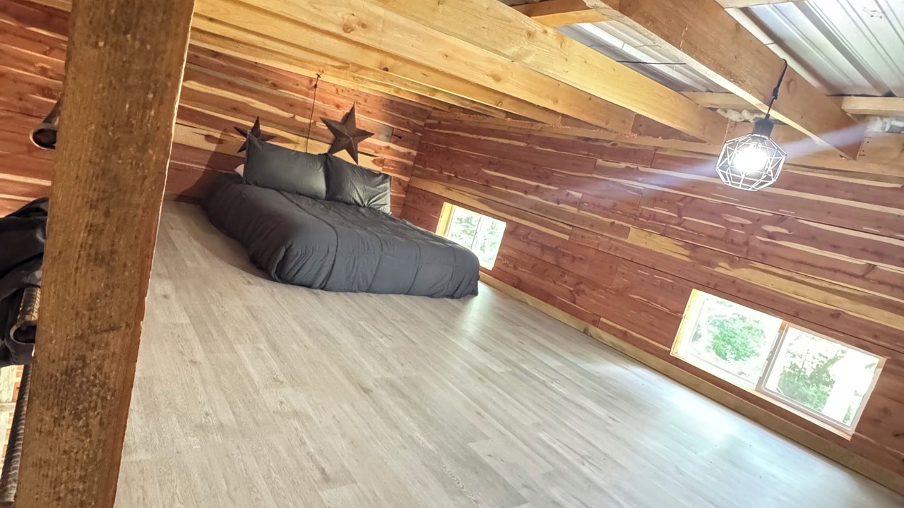 Photo of Bedroom in Flat Rock