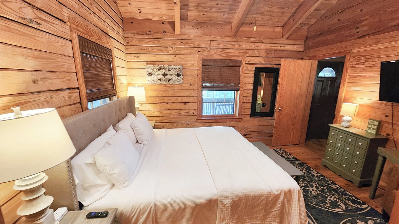 Photo of Bedroom in Pine Mountain Valley