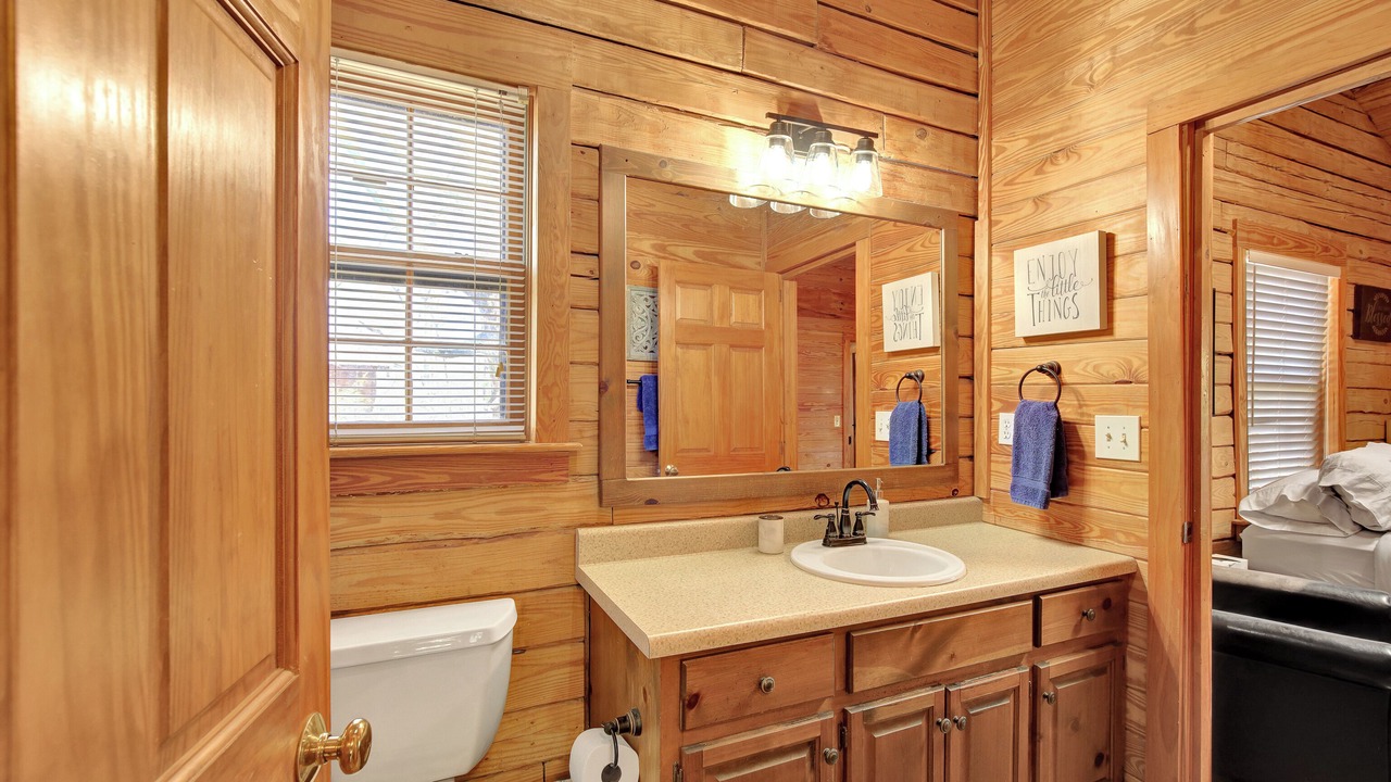 Photo of Bathroom in Pine Mountain Valley