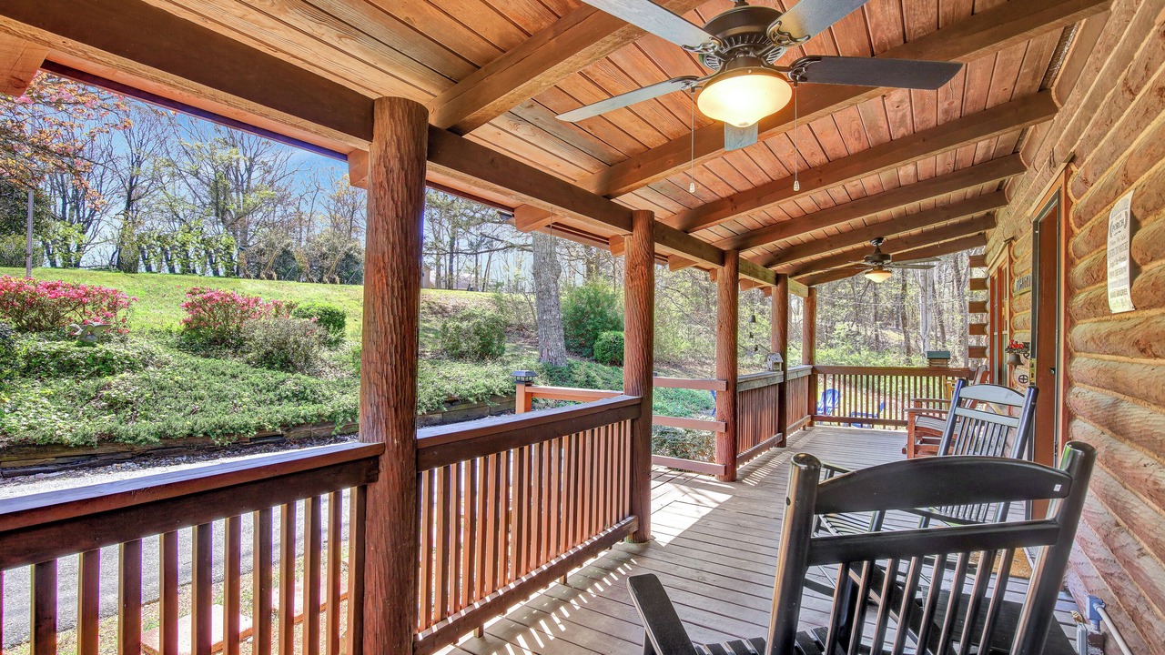 Photo of Patio Balcony in Pine Mountain Valley