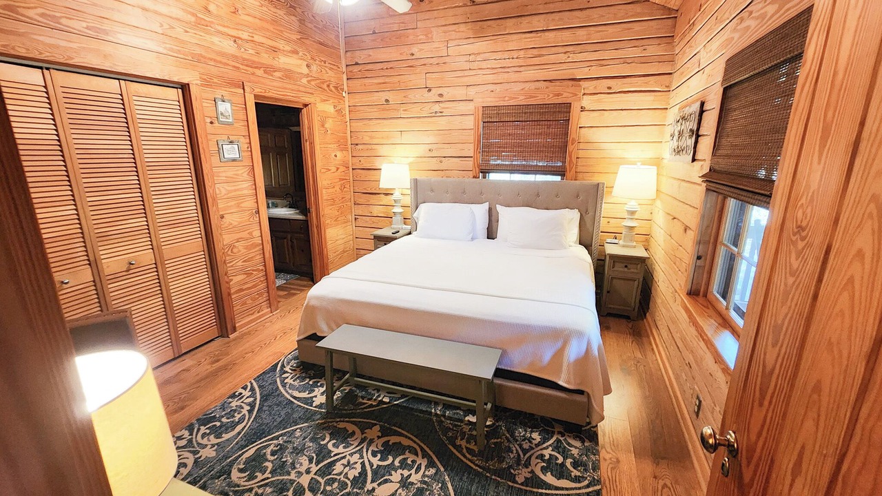 Photo of Bedroom in Pine Mountain Valley