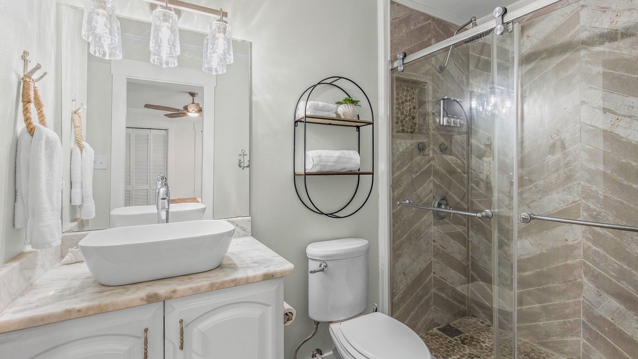Photo of Bathroom in Orange Beach East