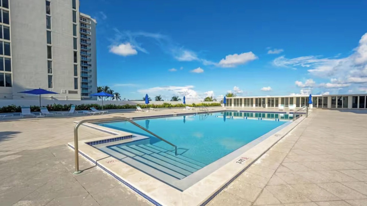 Photo of Outdoor in Mid Beach