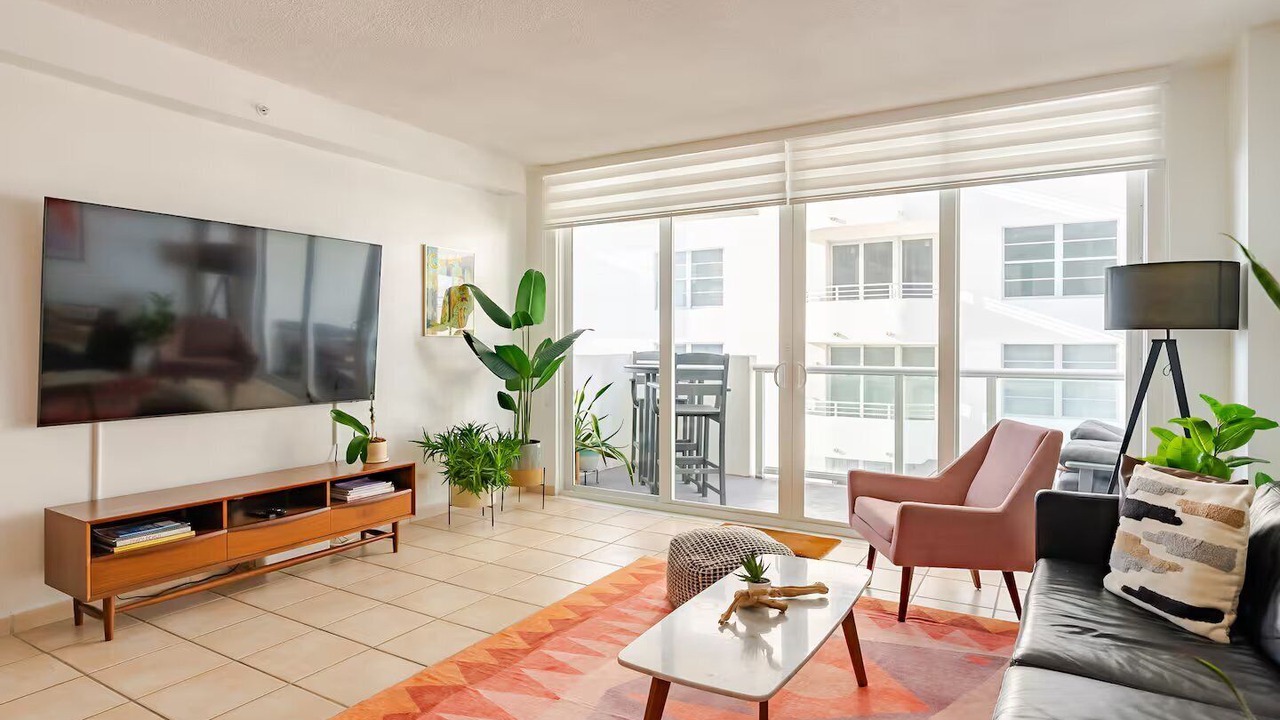 Photo of Livingroom in Mid Beach