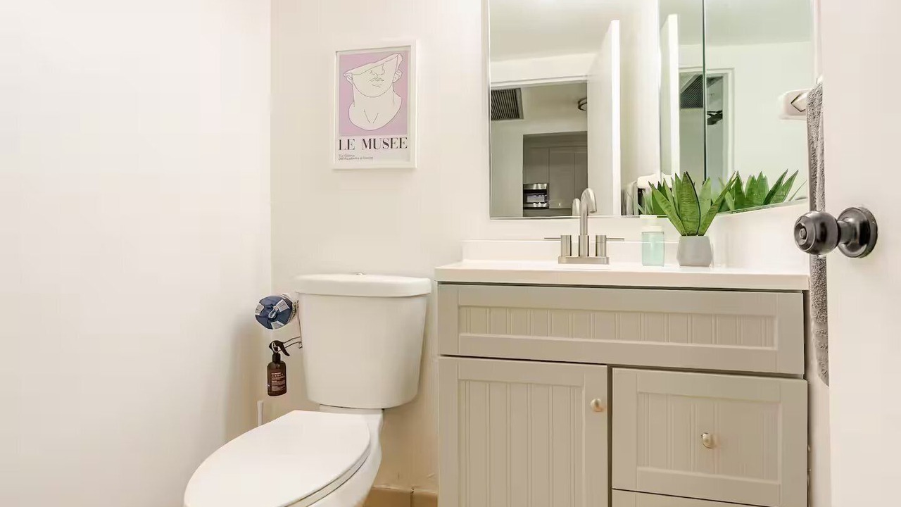 Photo of Bathroom in Mid Beach