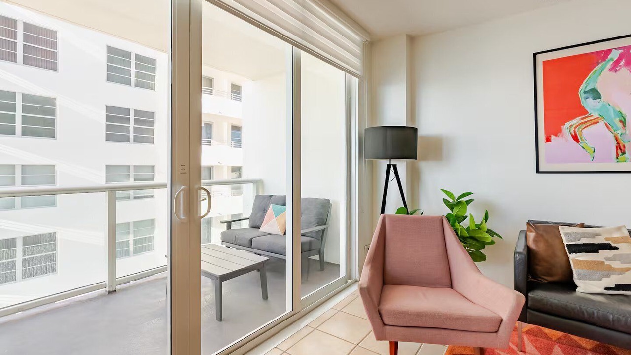 Photo of Livingroom in Mid Beach