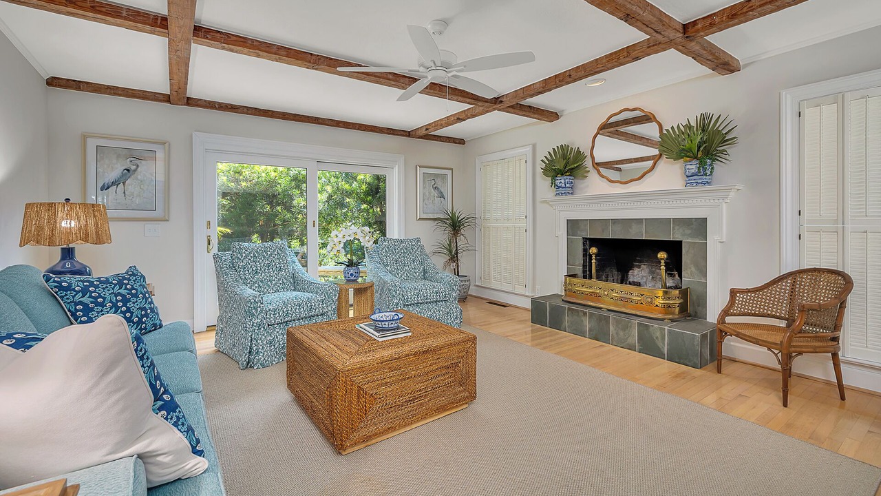 Photo of Livingroom in King City