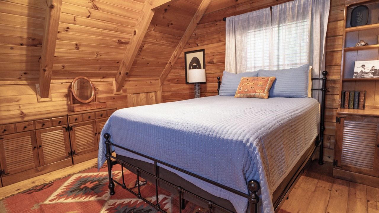 Photo of Bedroom in Warm Springs