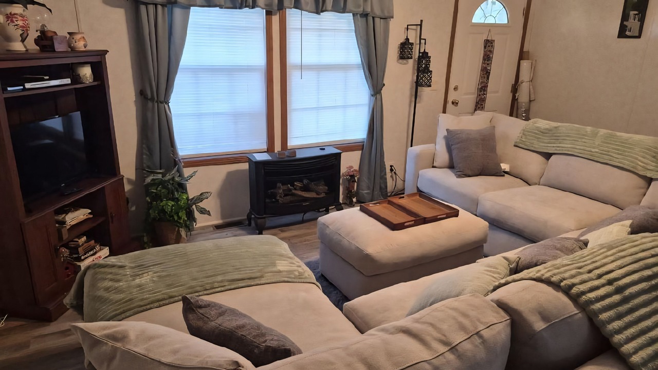 Photo of Livingroom in Mars Hill