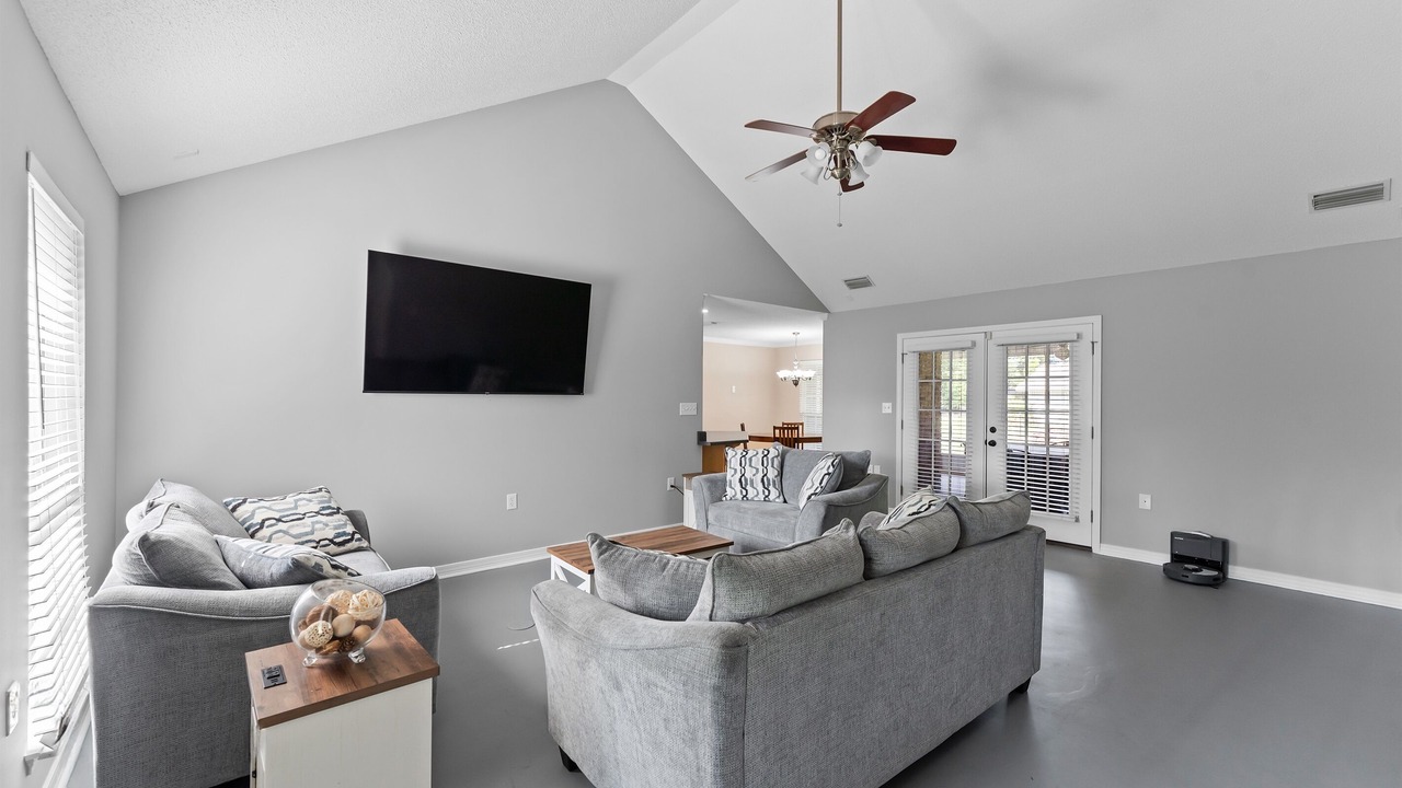 Photo of Livingroom in Foley