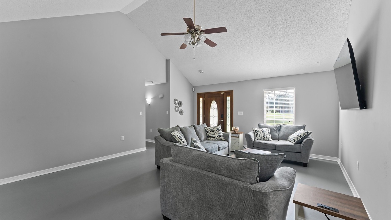 Photo of Livingroom in Foley