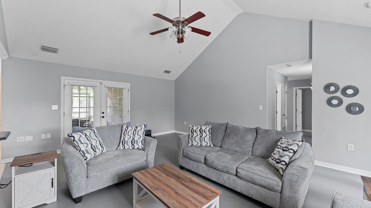 Photo of Livingroom in Foley