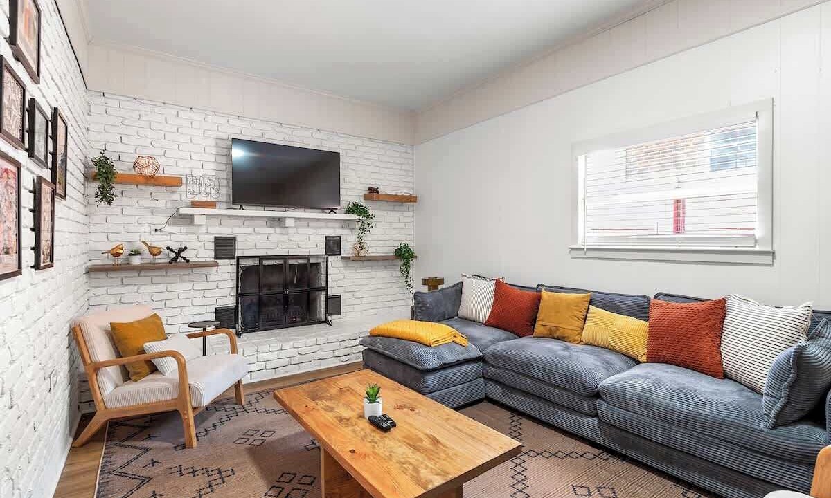 Photo of Livingroom in Browns Mill Park