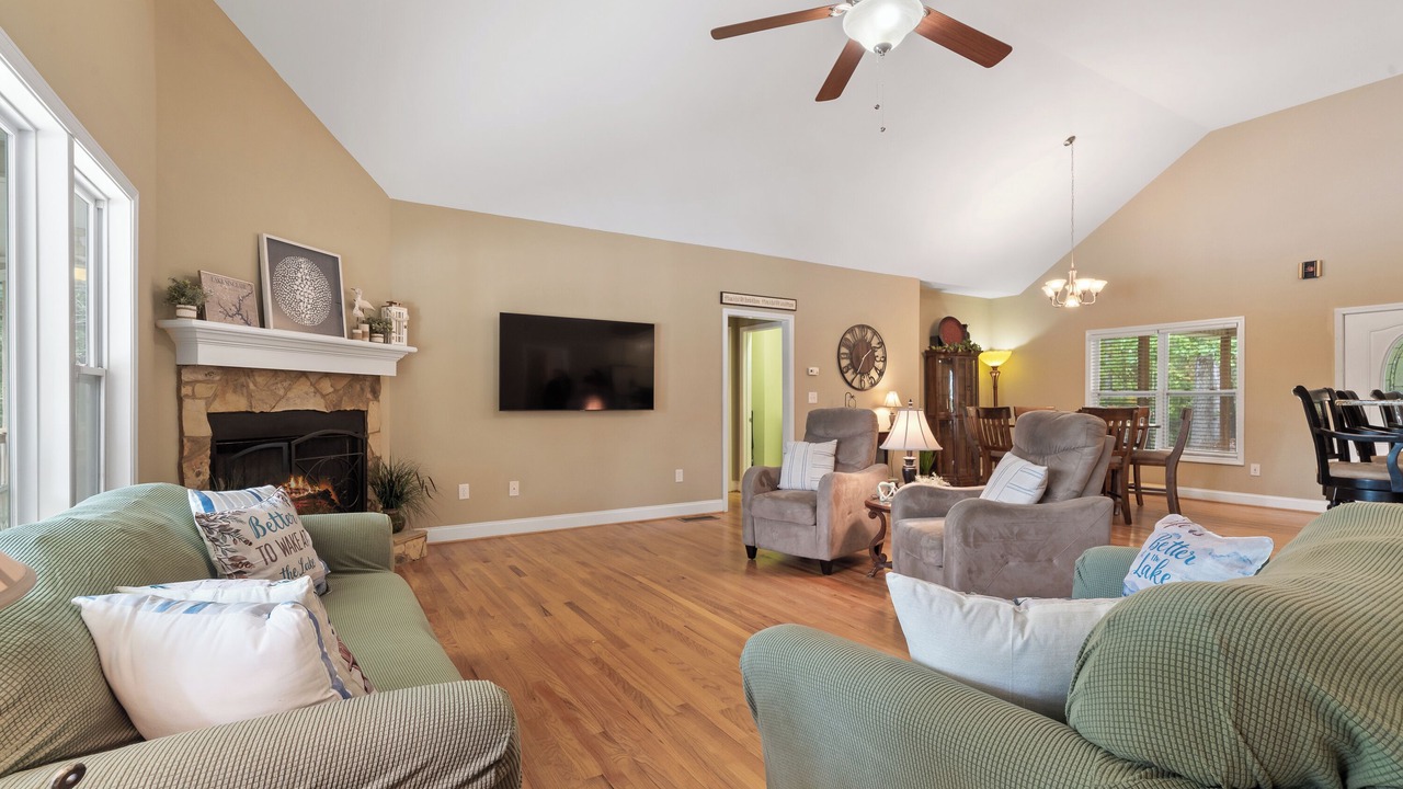 Photo of Livingroom in Eatonton