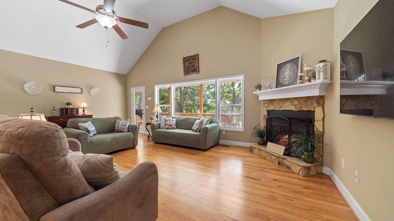 Photo of Livingroom in Eatonton