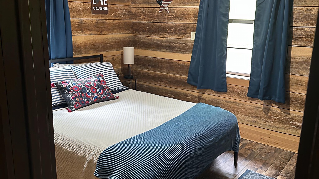 Photo of Bedroom in Albertville