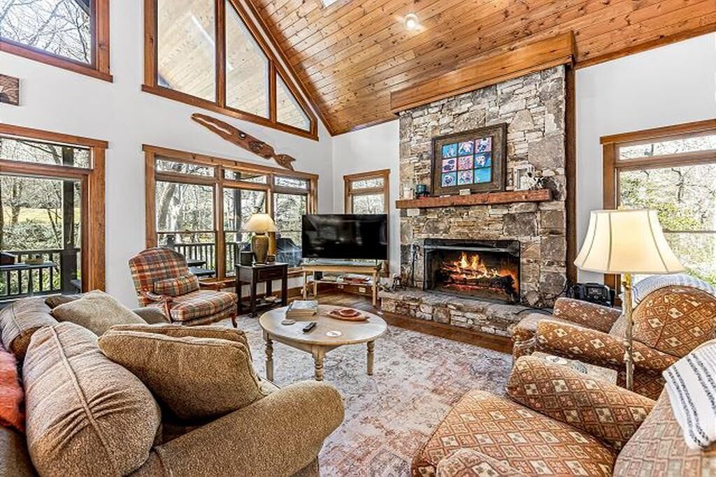 Photo of Livingroom in Lake Toxaway