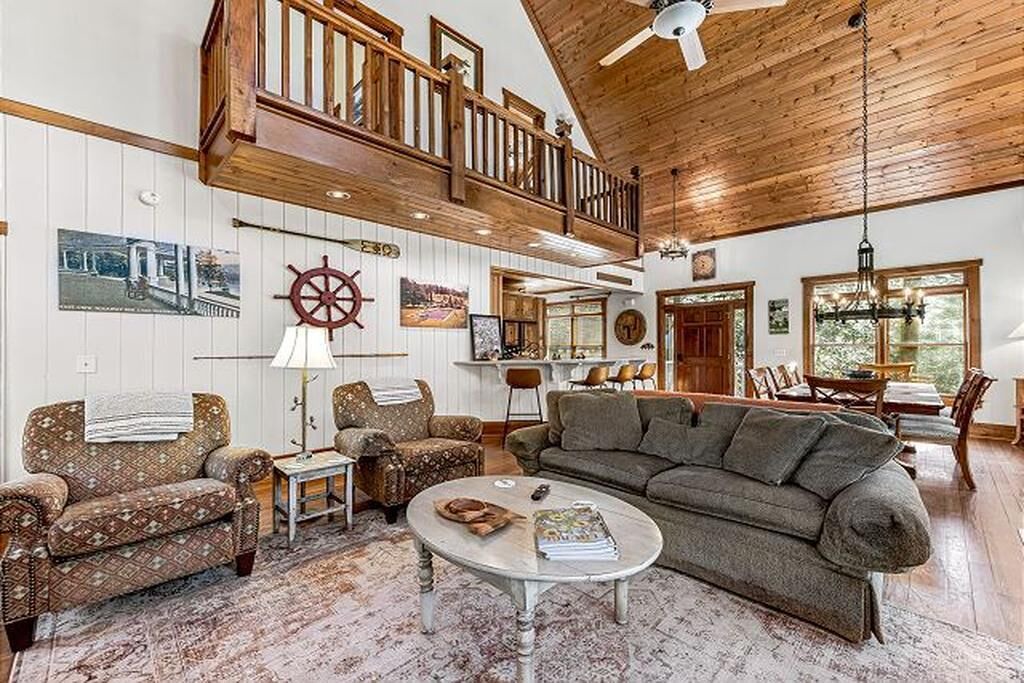 Photo of Livingroom in Lake Toxaway