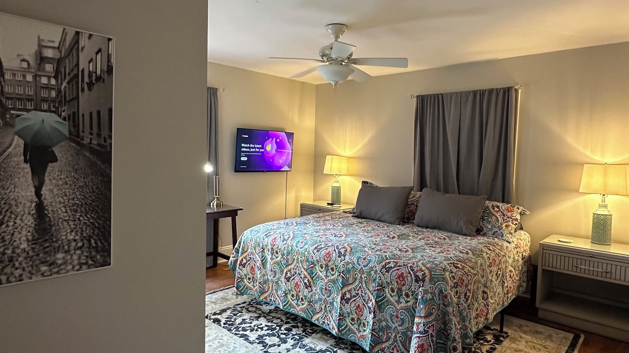 Photo of Bedroom in Oakwood Historic District