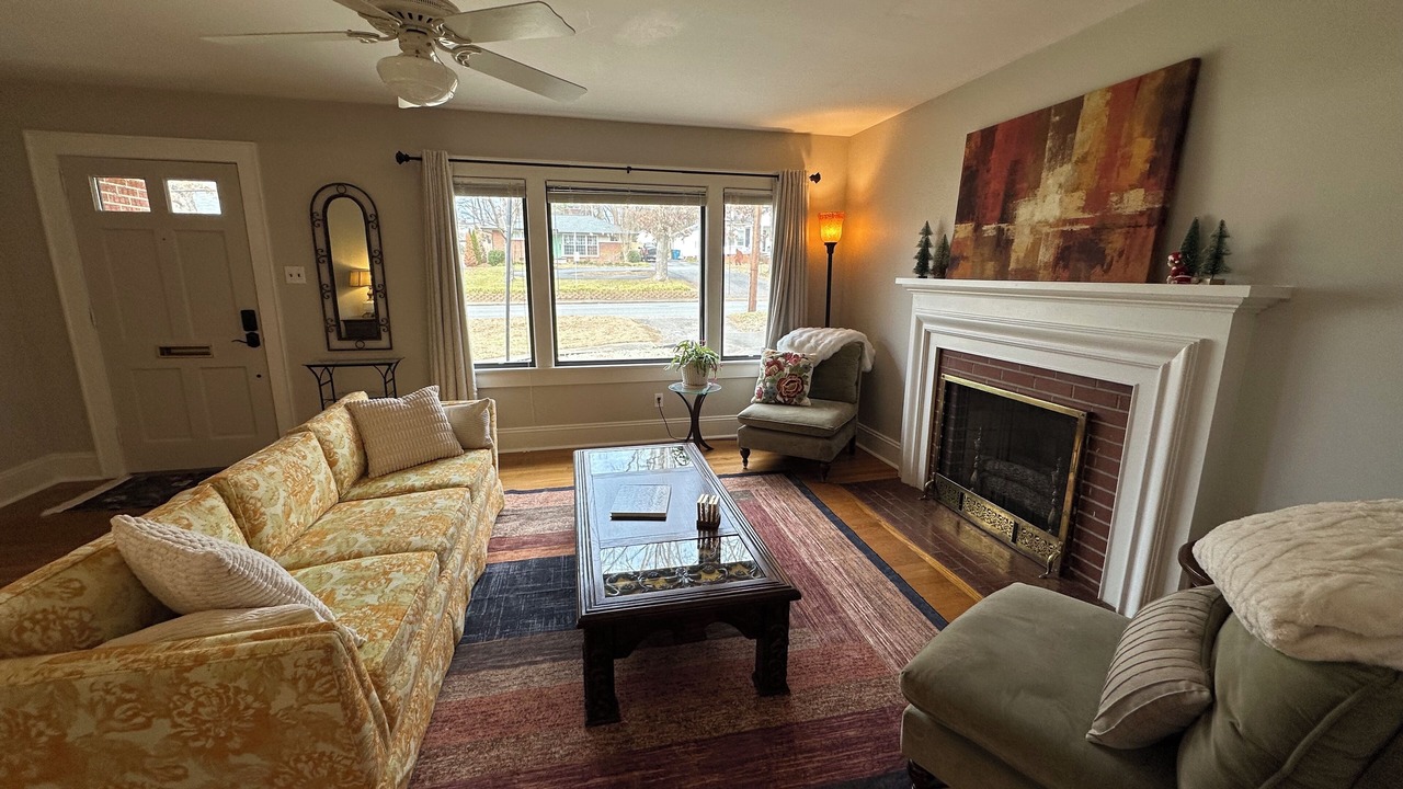 Photo of Livingroom in Oakwood Historic District