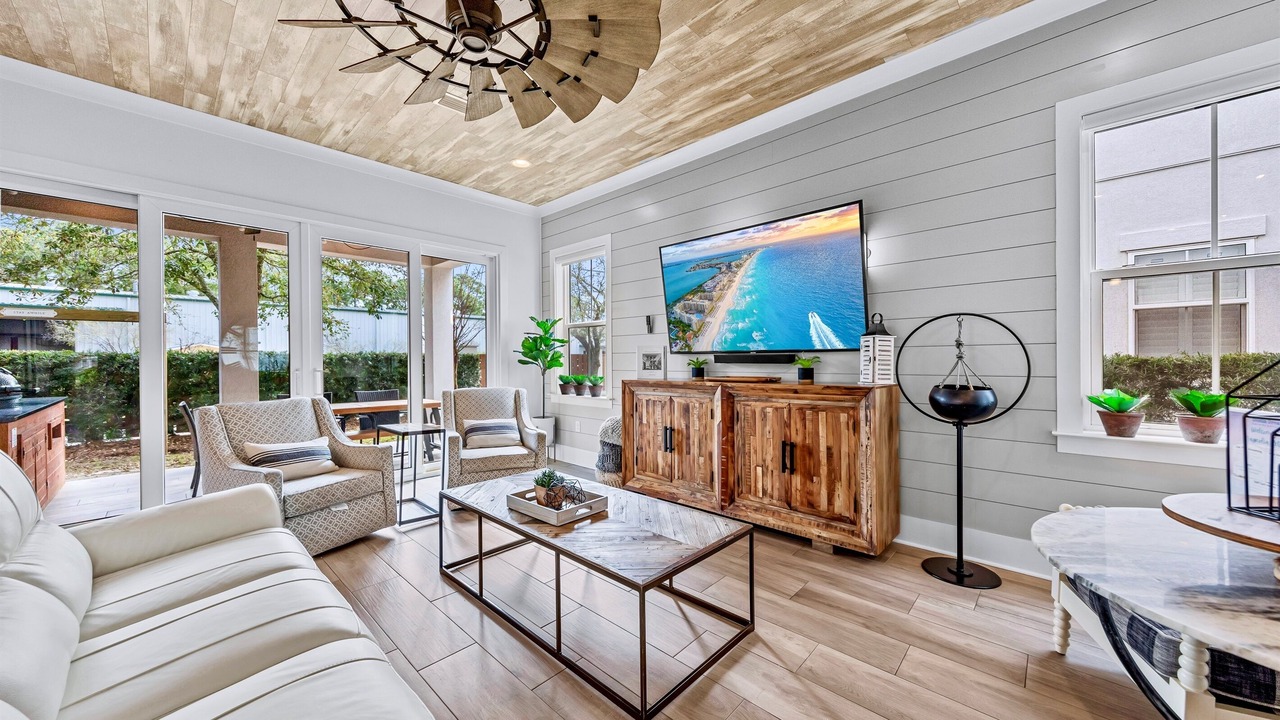 Photo of Bedroom in Miramar Beach