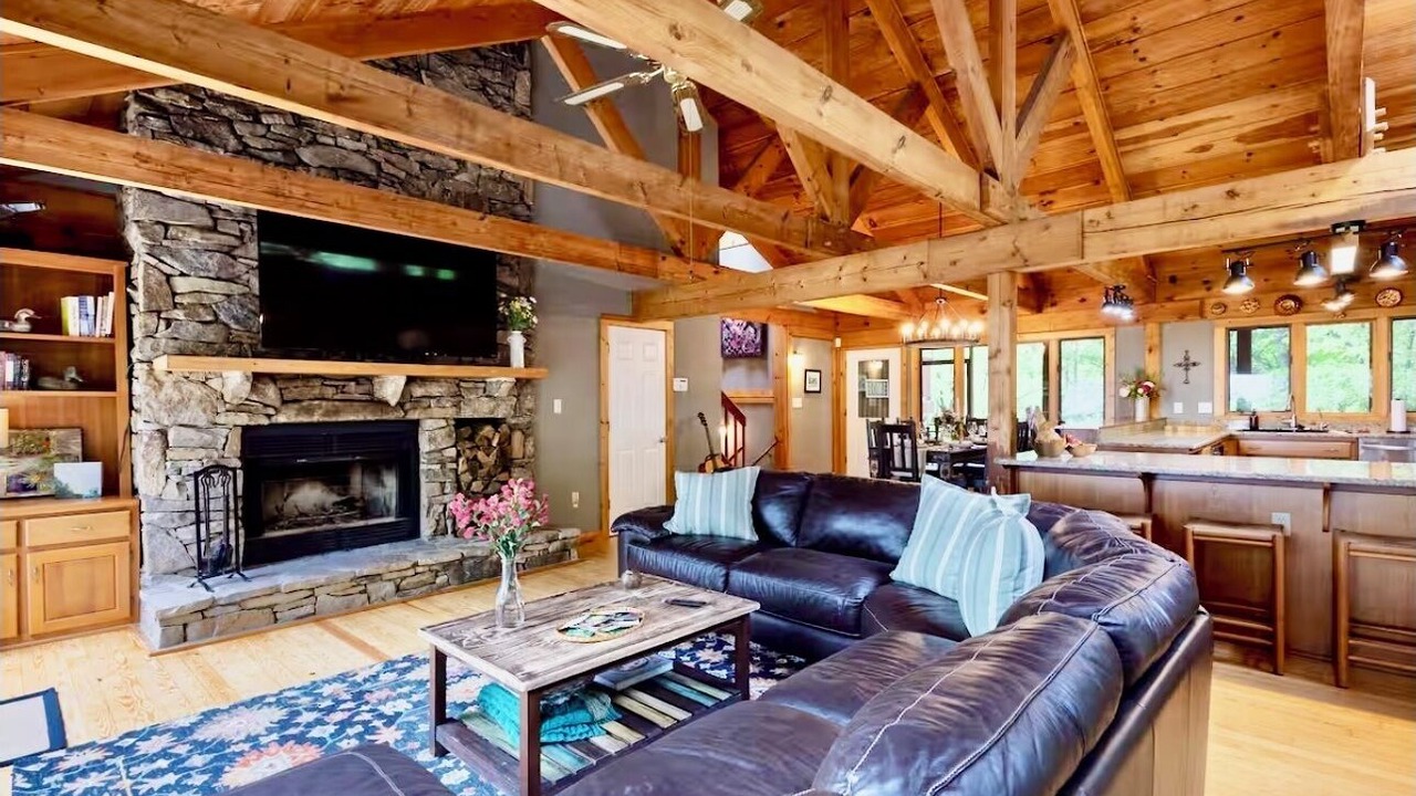 Photo of Livingroom in Lake Toxaway