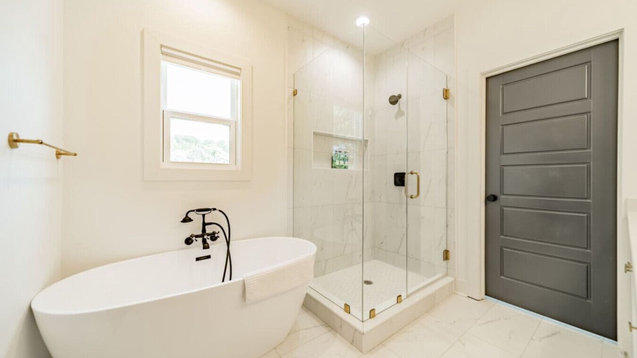 Photo of Bathroom in Enderly Park