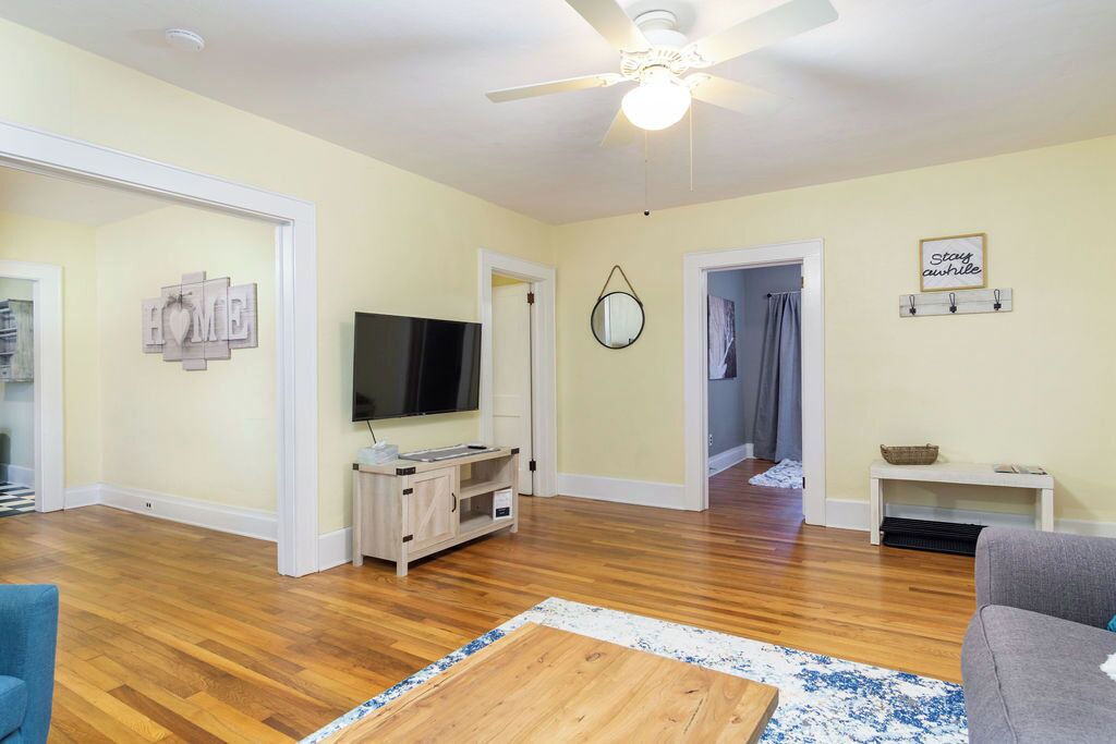 Photo of Livingroom in Mars Hill