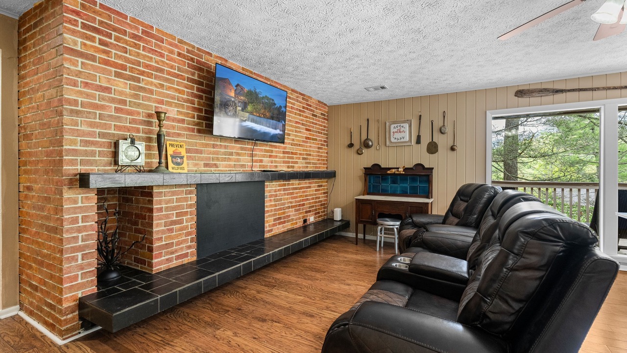 Photo of Livingroom in Rocky Grove