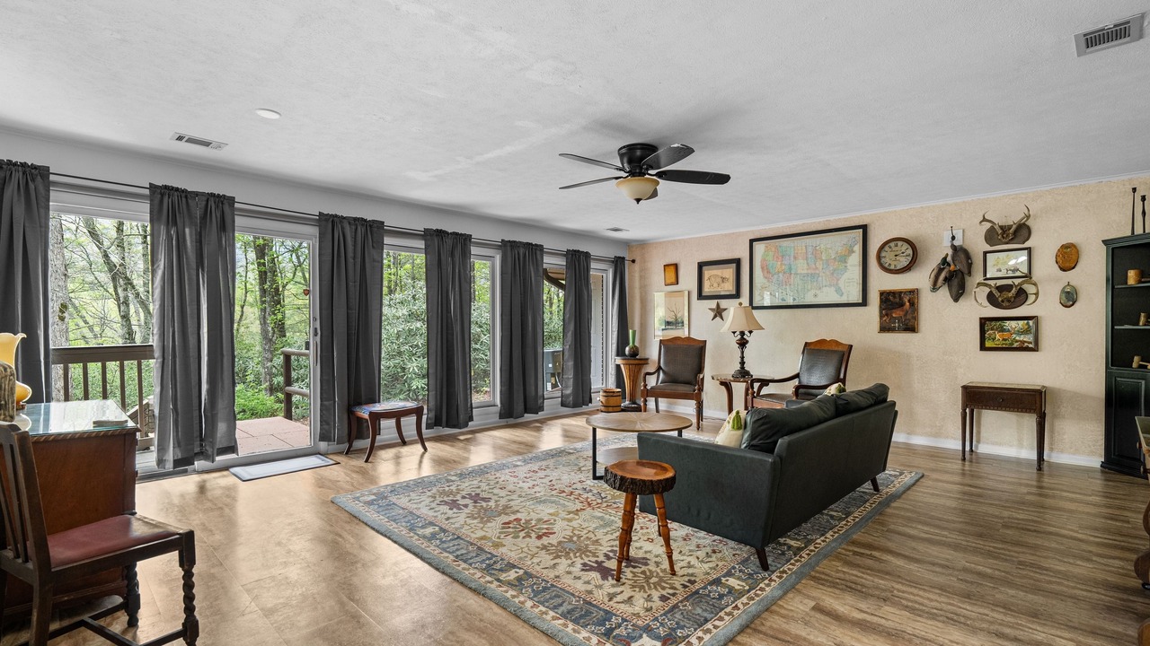 Photo of Bedroom in Rocky Grove