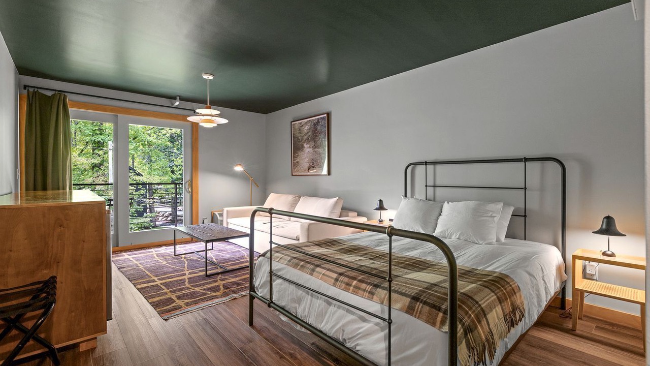 Photo of Bedroom in Rocky Grove