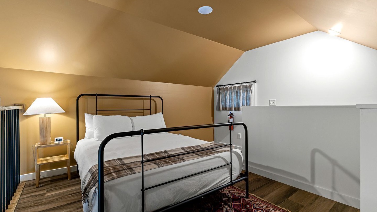 Photo of Bedroom in Rocky Grove