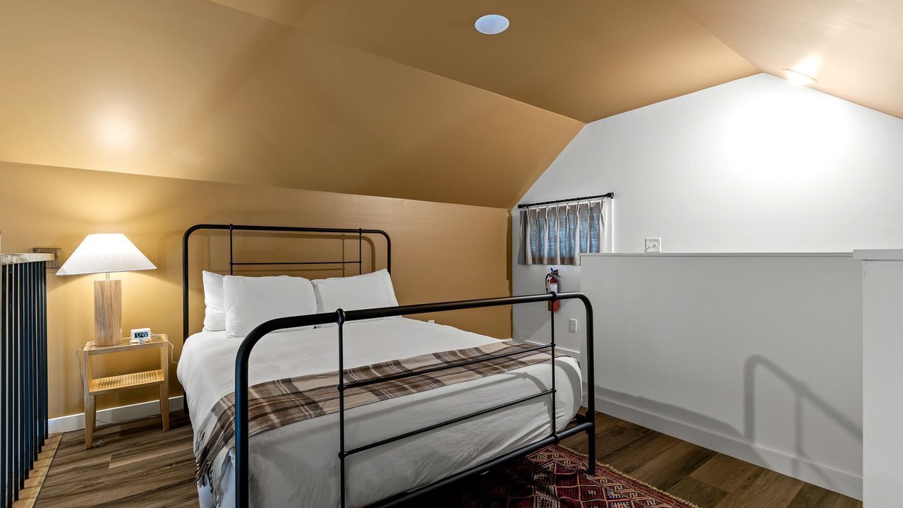 Photo of Bedroom in Rocky Grove