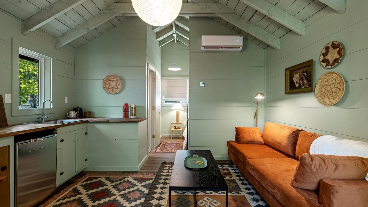 Photo of Livingroom in Rocky Grove