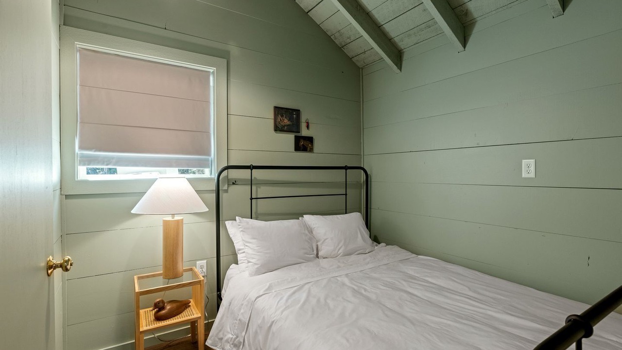 Photo of Bedroom in Rocky Grove