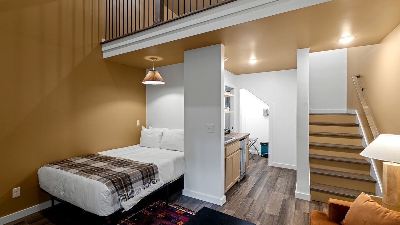 Photo of Bedroom in Rocky Grove