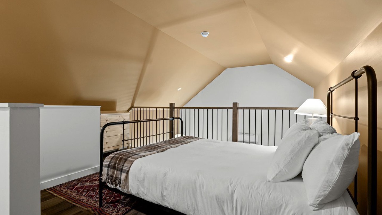 Photo of Bedroom in Rocky Grove