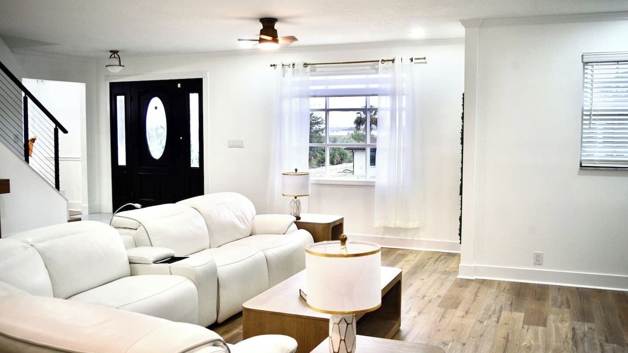 Photo of Livingroom in Beacon Hills and Harbour