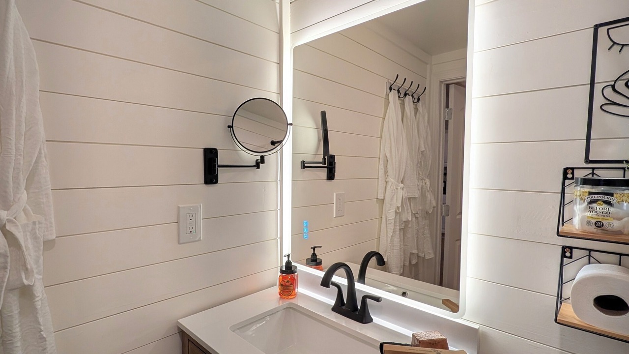 Photo of Bathroom in Kodak