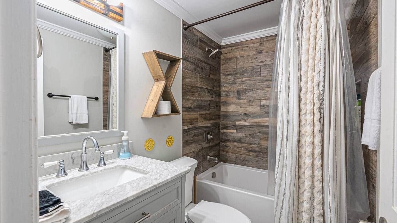 Photo of Bathroom in Dixon Park