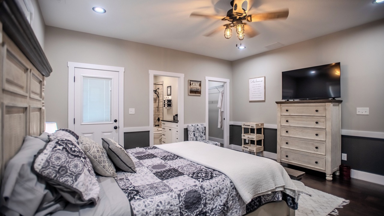 Photo of Bedroom in Weaverville