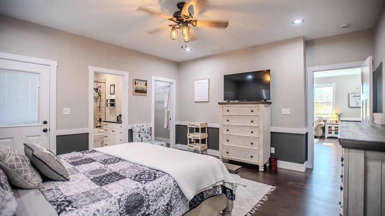 Photo of Bedroom in Weaverville