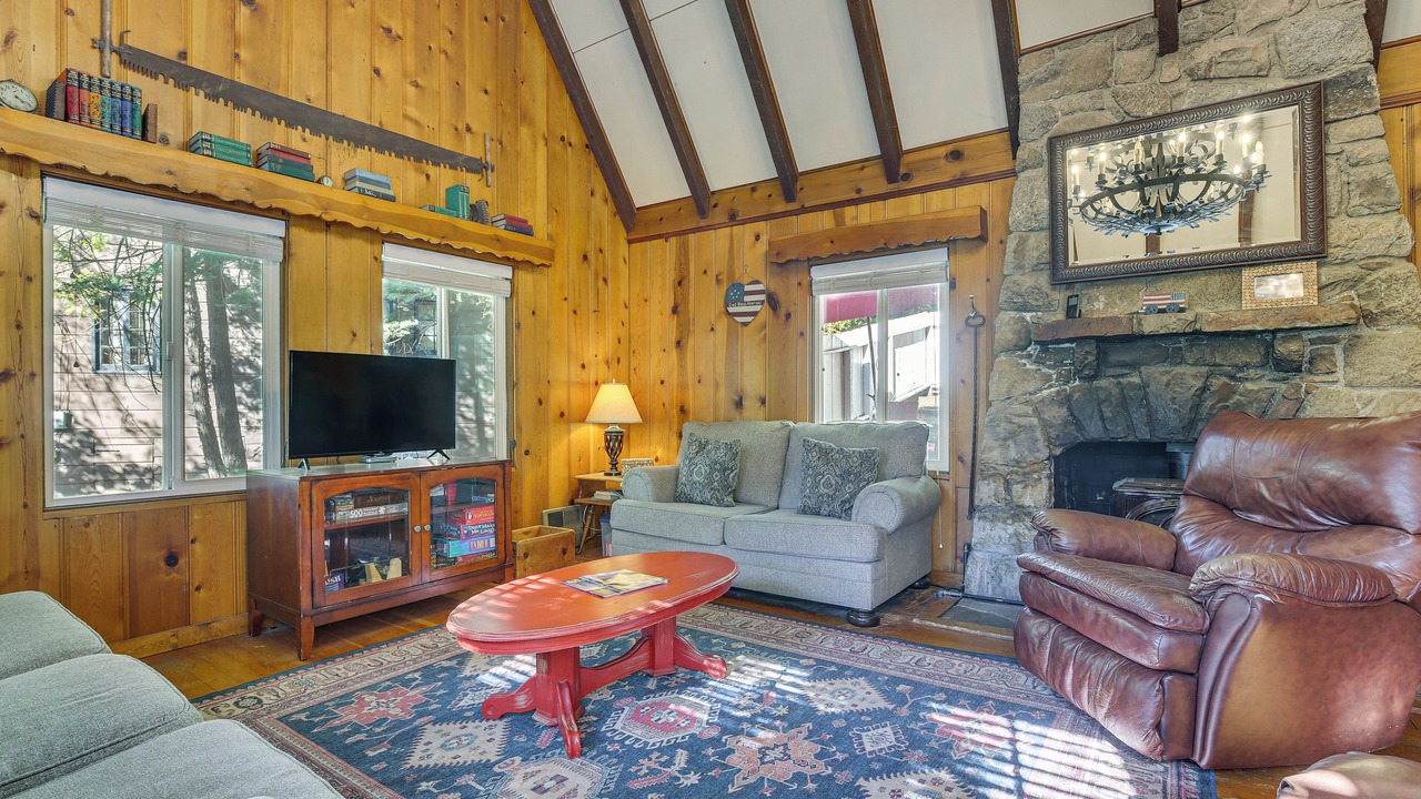 Photo of Livingroom in Cedar Glen
